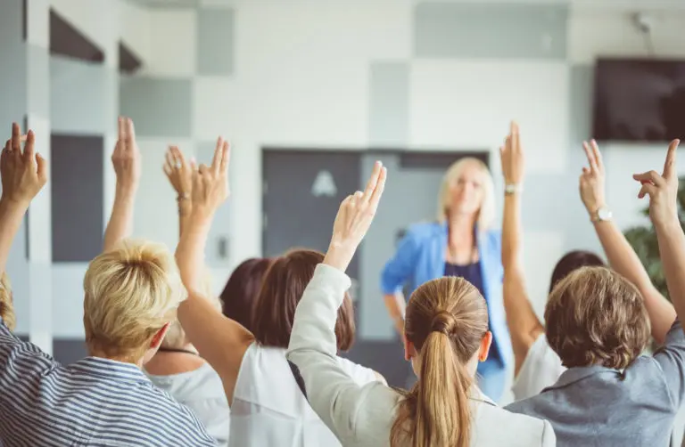 Assembleia De Condomínio: Como Funciona E O Poder Juridico A assembleia de condomínio é uma reunião em os gestores do empreendimento e os condôminos discutirem assuntos relevantes, mas se...